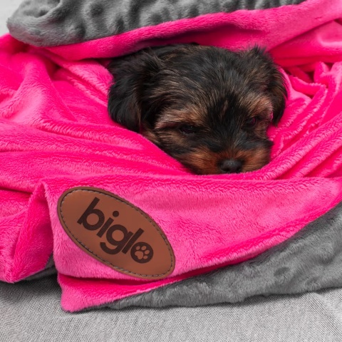 Biglo Minky Blanket Pink - miękki, polarowy kocyk dla psa i kota, różowy S 70x50 cm Biglo Minky Blanket Pink - miękki, polarowy kocyk dla psa i kota, różowy S 70x50 cm