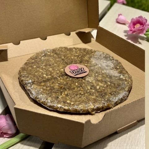 DOGY PIZZA – Salami ze żwaczem wyjątkowy gryzak dla psa w kształcie pizzy o średnicy ok. 22 cm 225g