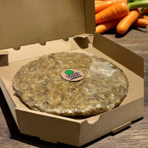 DOGY PIZZA – Królik z marchewką wyjątkowy gryzak dla psa w kształcie pizzy o średnicy ok. 22 cm 225g